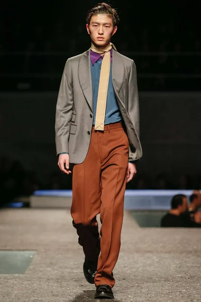 Look 30